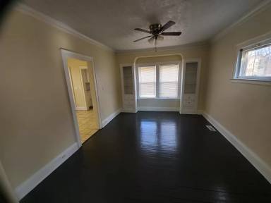 Main picture of 4441 E 131st St