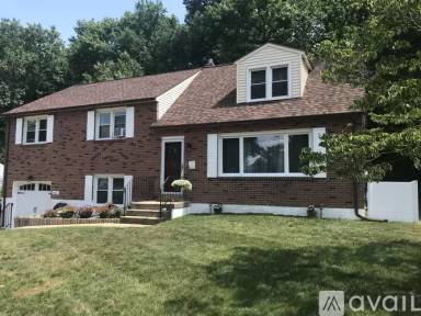 Main picture of 411 N Lynn Dr