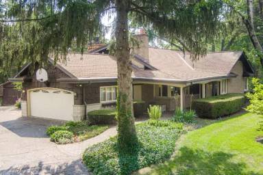 Main picture of 407 Parkview Dr