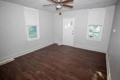 Main picture of 3969 E 64th St