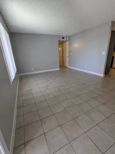 Main picture of 815 N Peach Ave