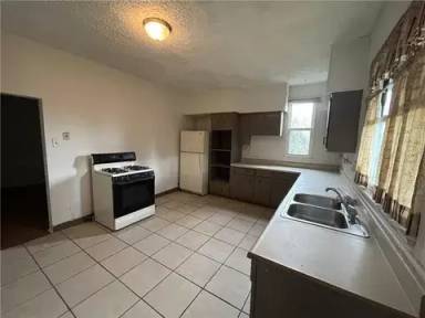Main picture of 336 W 12th Ave