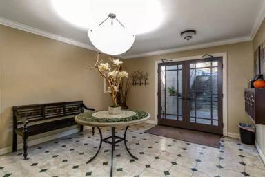 Main picture of 11482 Moorpark St