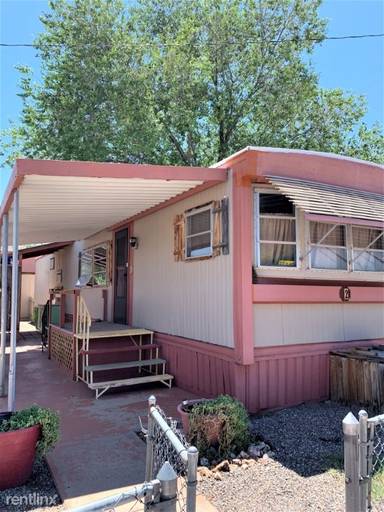 Main picture of 1048 E Riverside Dr