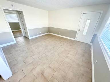 Main picture of 2464 Oneida St