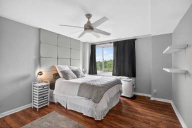 Main picture of Park Sutton Condo