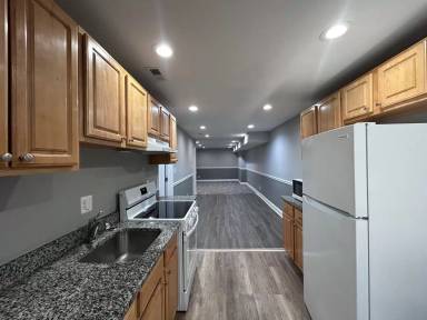 Main picture of 2403 N Hilton St