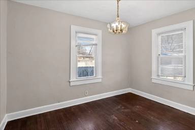 Main picture of 1009 N Lasalle St