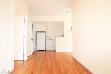 Main picture of 201 E 81st St
