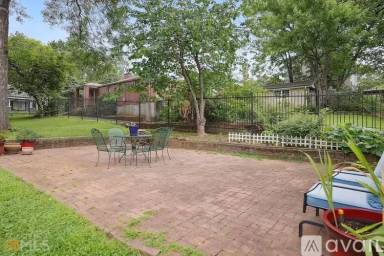 Main picture of 455 10th St NW