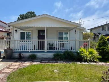 Main picture of 855 Maple St