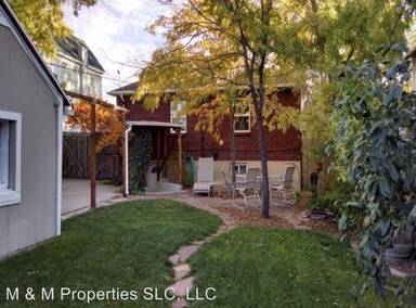 Main picture of 1153 E Bryan Ave
