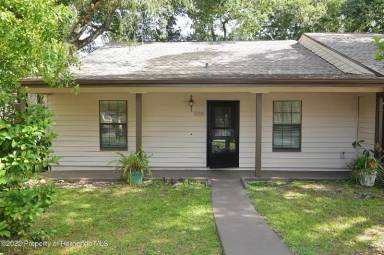 Main picture of 909 Candlebrook Ln
