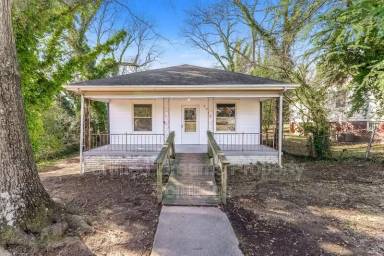 Main picture of 2218 Greenway Ave