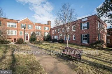 Main picture of 1909 Key Blvd
