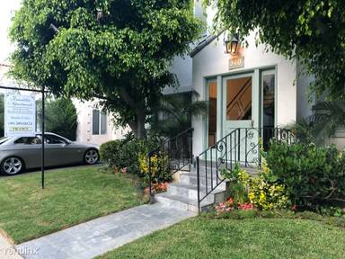 Main picture of 240 S Reeves Dr