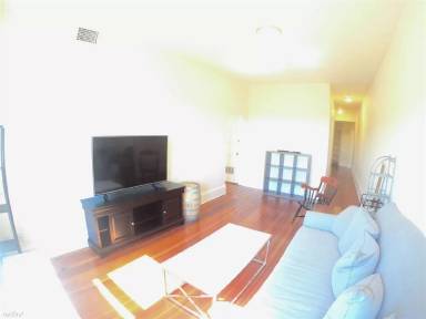 Main picture of 1463 Beacon St