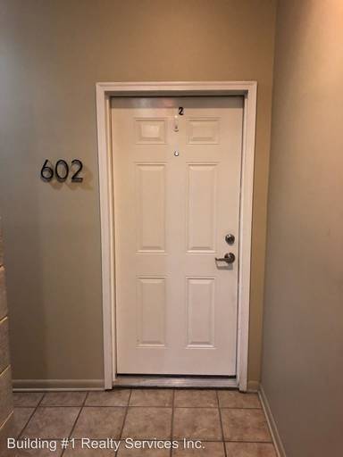Main picture of 6135 N Broadway St