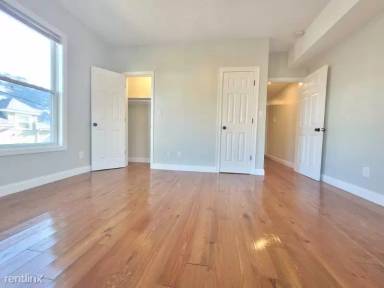 Main picture of 28 Arcadia St