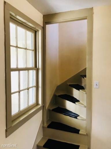 Main picture of 126 N Main