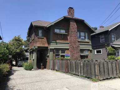 Main picture of 2920 Hillegass Ave