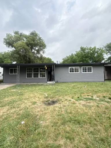 Main picture of 2857 E 44th St N