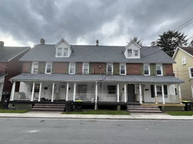 Main picture of 117 N 1st St