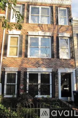 Main picture of 711 13th St NE