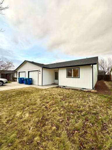 Main picture of 611 NE Larch Ave