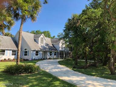 Main picture of 1460 Club Dr