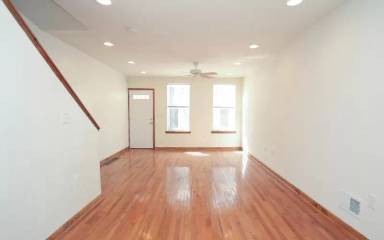 Main picture of 2131 Titan St