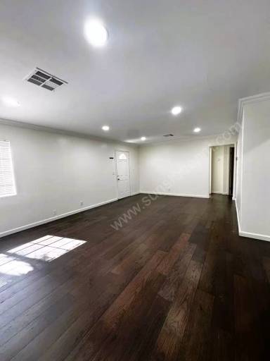 Main picture of 401 W Center St