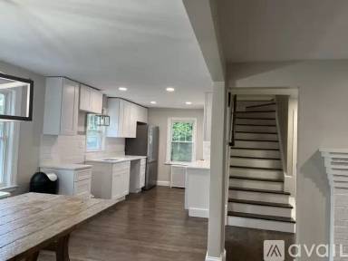 Main picture of 296 Oak St