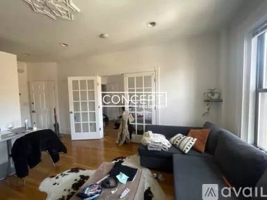 Main picture of 254 Newbury St