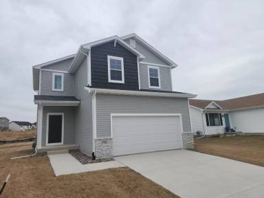 Main picture of 2940 Lund St