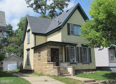Main picture of 1206 Center St