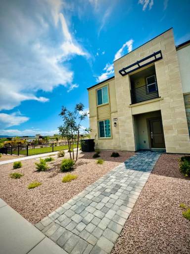 Main picture of 850 Bronzite St