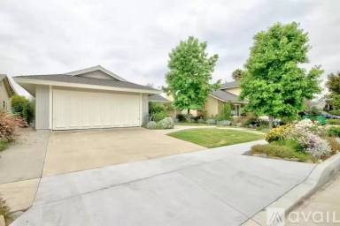 Main picture of 5042 Doanoke Ave