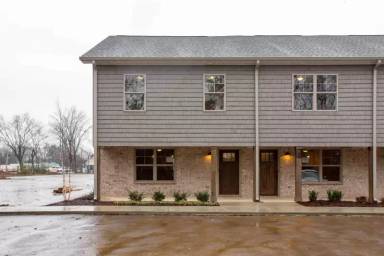 Main picture of 2506 E Main St