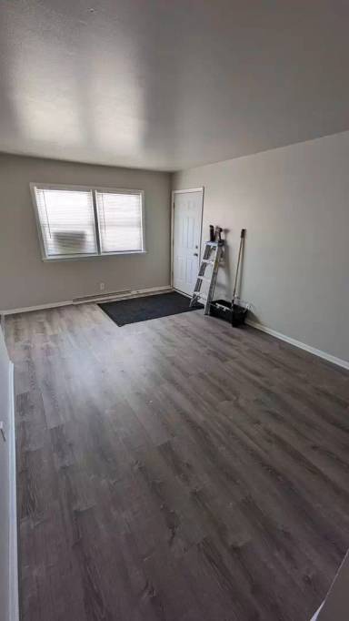 Main picture of 5633 N 64th St