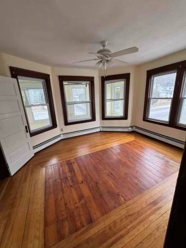 Main picture of 1064 Pleasant St