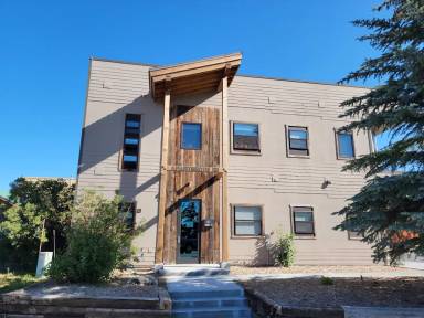 Main picture of 121 Honeysuckle St