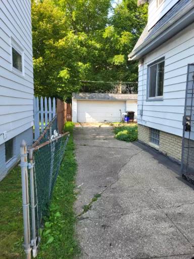 Main picture of 1502 E 172nd St