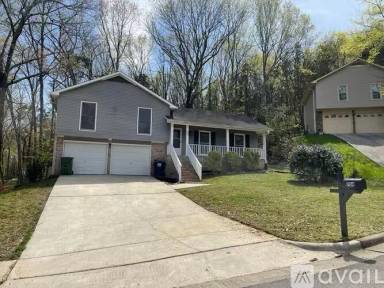 Main picture of 704 Captiva Ct SE
