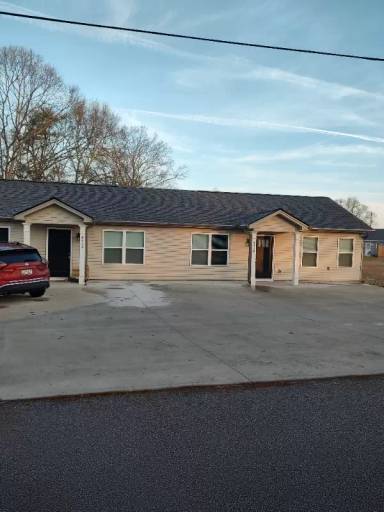 Main picture of 443 Camp Ferry Rd