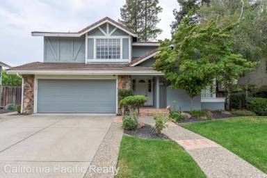 Main picture of 104 Woodview Cir