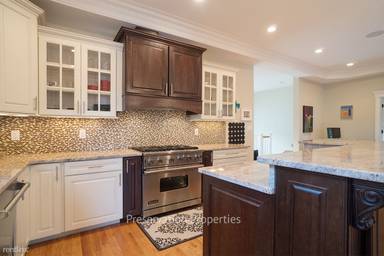 Main picture of 491 Waltham St