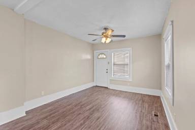 Main picture of 3950 Schiller Pl
