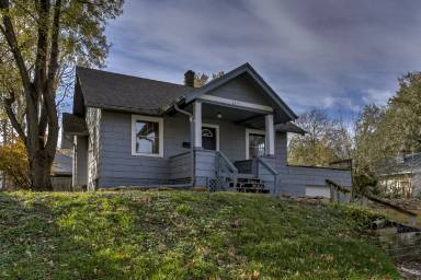 Main picture of 4855 Maple St