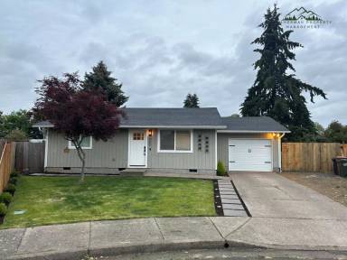 Main picture of 660 SW Coral St